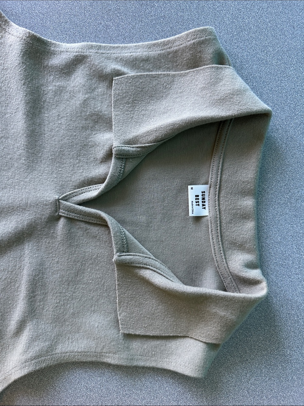 SUNDAY BEST | MEDIUM | ARITZIA | CROPPED TABK TOP - Picture 2 of 6